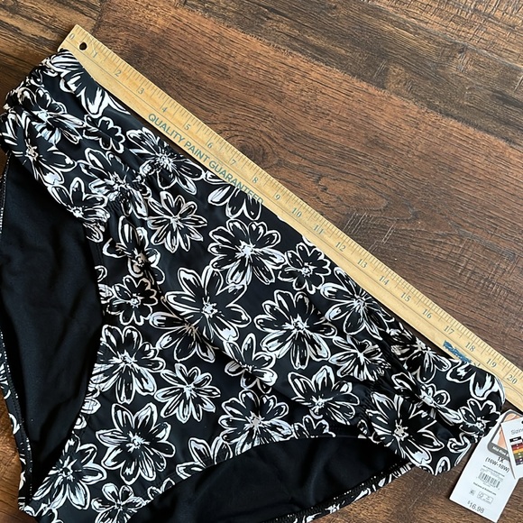 Time and Tru Women’s Mid-Ruse Bikini Swimsuit Bottom Floral Prints Size 1X - Picture 11 of 12
